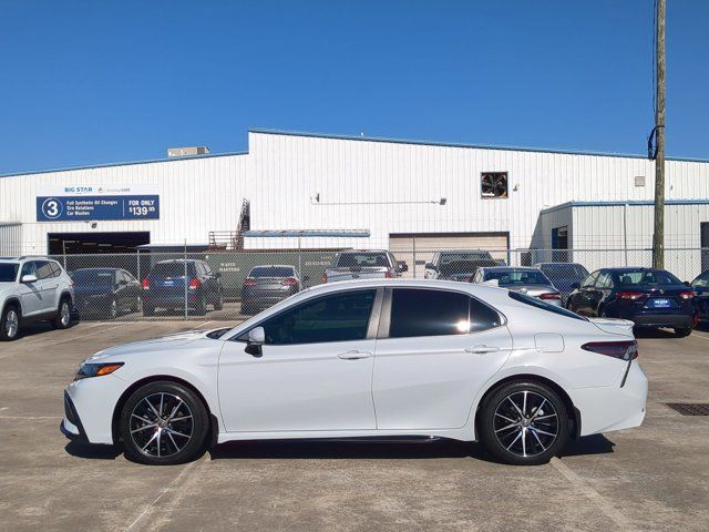 2022 Toyota Camry SE