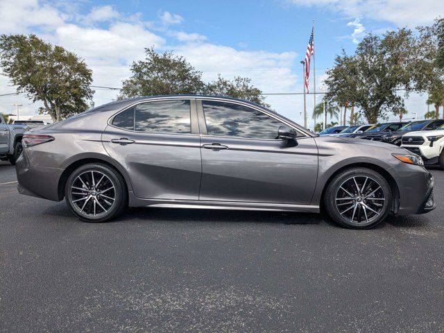 2022 Toyota Camry SE