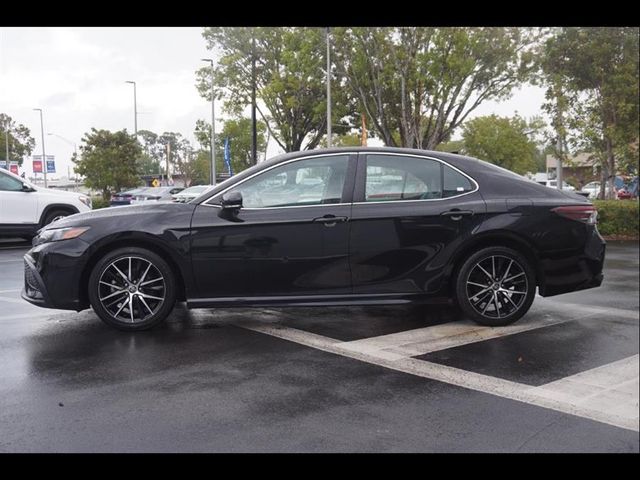 2022 Toyota Camry SE