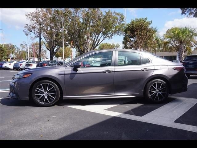 2022 Toyota Camry SE