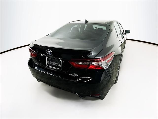 2022 Toyota Camry Hybrid SE