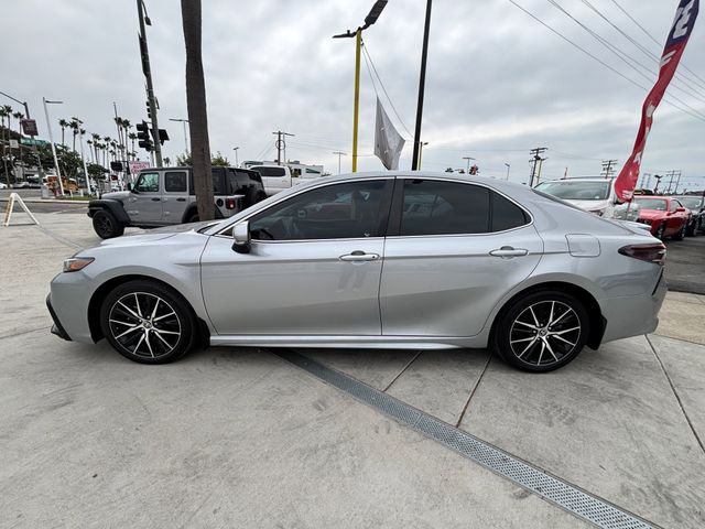 2022 Toyota Camry Hybrid SE