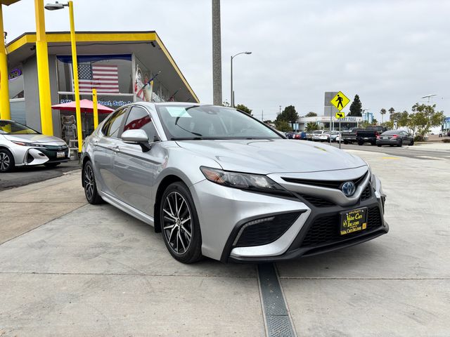 2022 Toyota Camry Hybrid SE