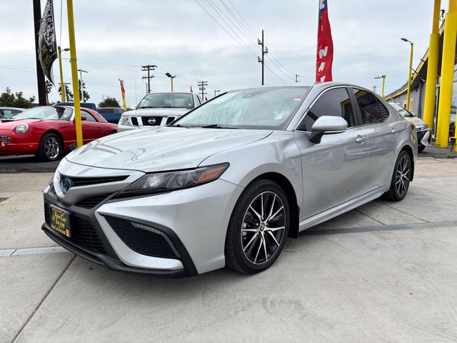 2022 Toyota Camry Hybrid SE