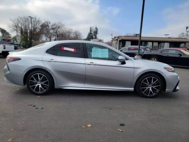 2022 Toyota Camry SE