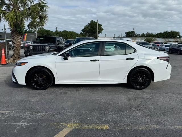 2022 Toyota Camry SE