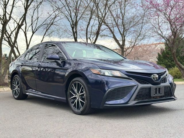 2022 Toyota Camry SE