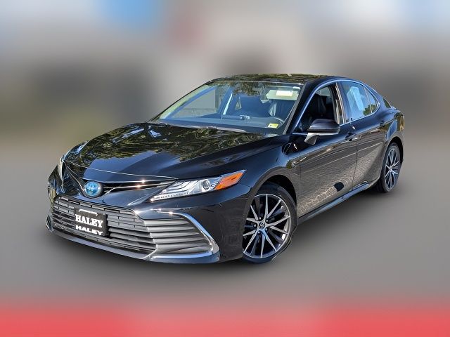 2022 Toyota Camry Hybrid XLE