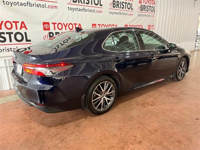 2022 Toyota Camry Hybrid XLE
