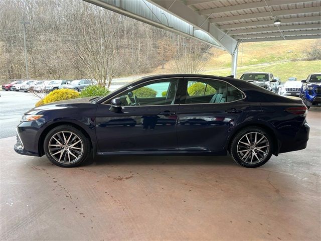2022 Toyota Camry Hybrid XLE