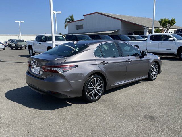 2022 Toyota Camry Hybrid XLE