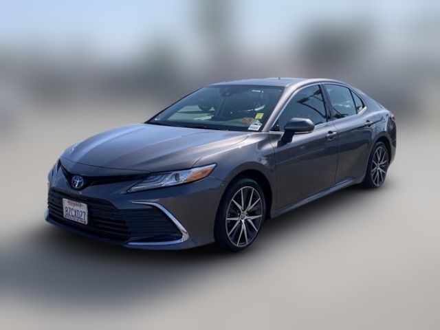 2022 Toyota Camry Hybrid XLE