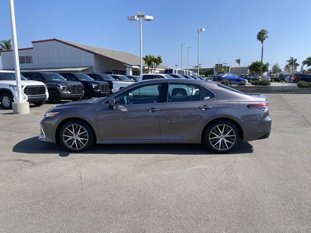 2022 Toyota Camry Hybrid XLE