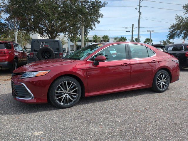 2022 Toyota Camry Hybrid XLE