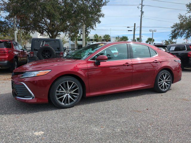 2022 Toyota Camry Hybrid XLE