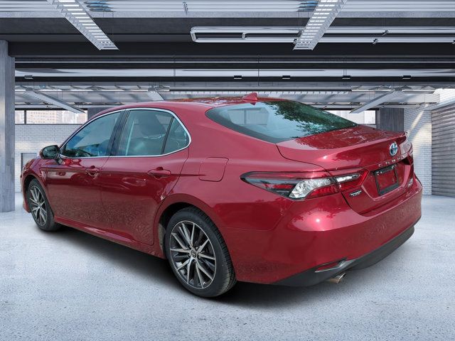 2022 Toyota Camry Hybrid XLE