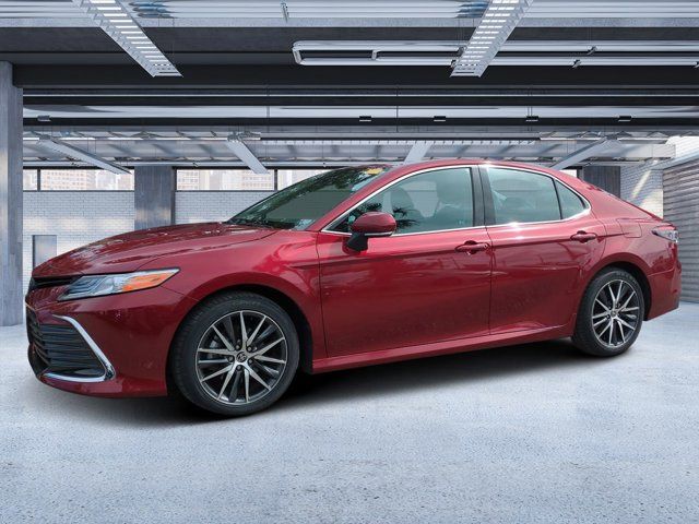 2022 Toyota Camry Hybrid XLE