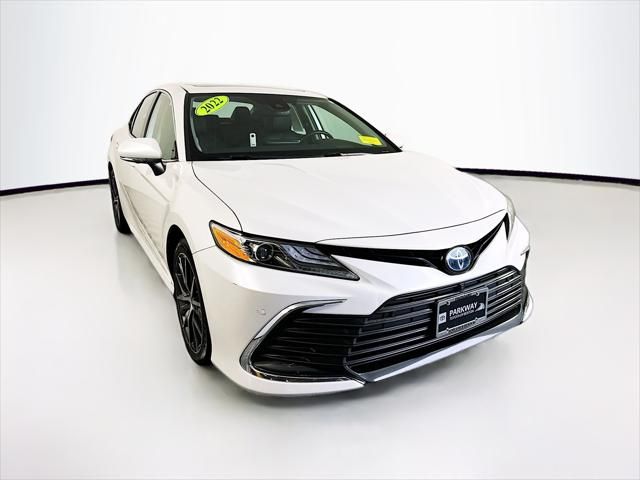 2022 Toyota Camry Hybrid XLE