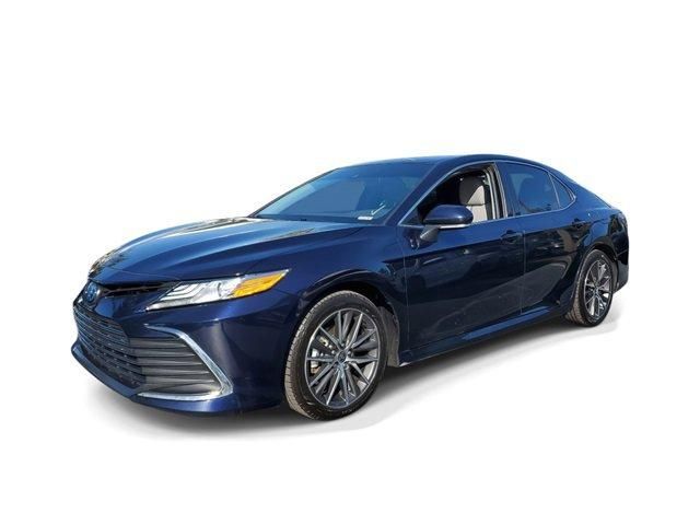 2022 Toyota Camry Hybrid XLE