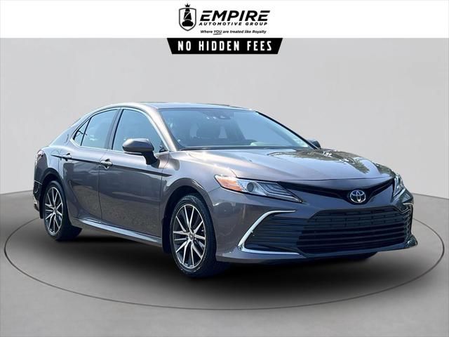 2022 Toyota Camry Hybrid XLE