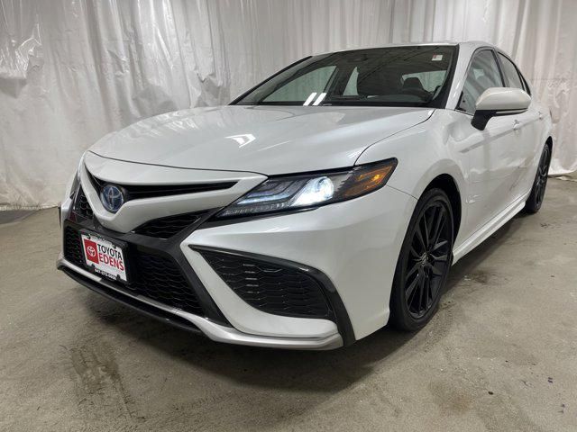 2022 Toyota Camry Hybrid XSE