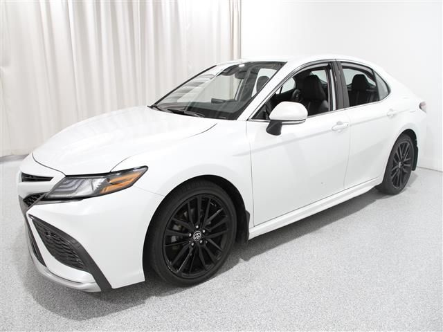 2022 Toyota Camry Hybrid XSE