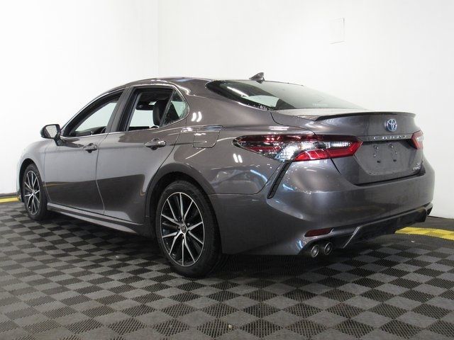 2022 Toyota Camry Hybrid SE