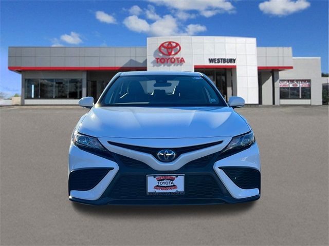 2022 Toyota Camry Hybrid SE