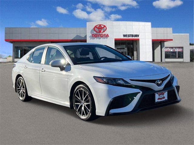 2022 Toyota Camry Hybrid SE