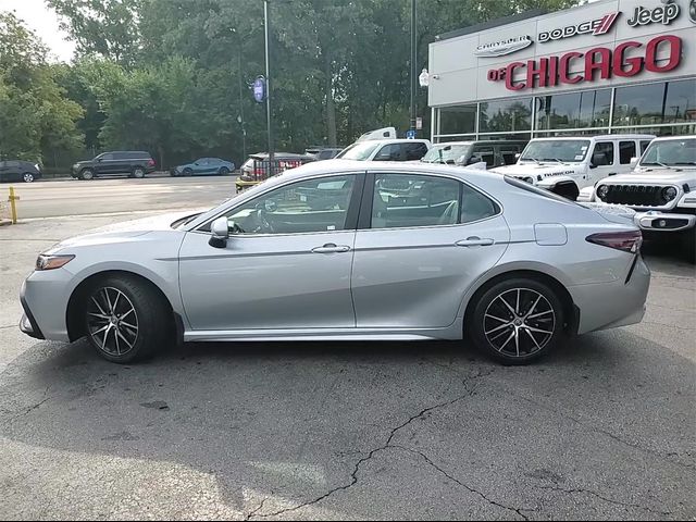 2022 Toyota Camry Hybrid SE