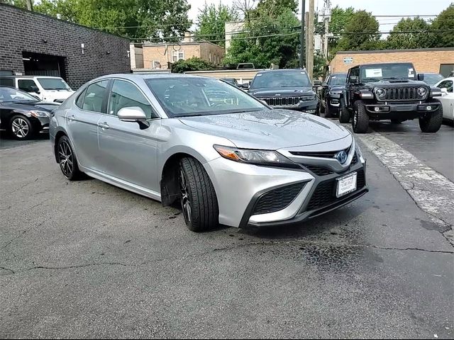 2022 Toyota Camry Hybrid SE