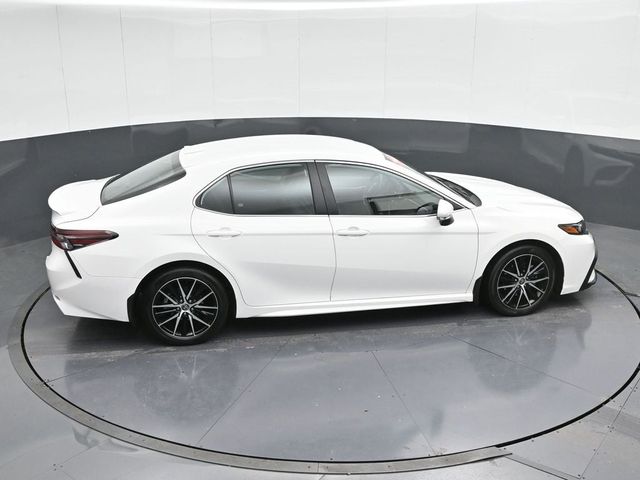 2022 Toyota Camry Hybrid SE