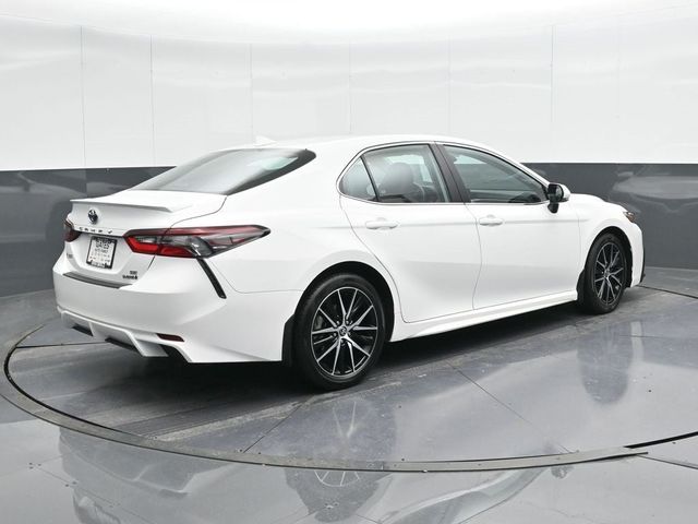 2022 Toyota Camry Hybrid SE