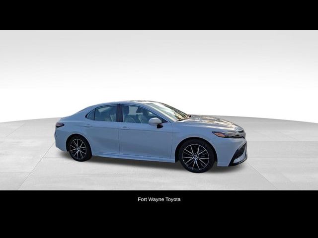 2022 Toyota Camry Hybrid SE