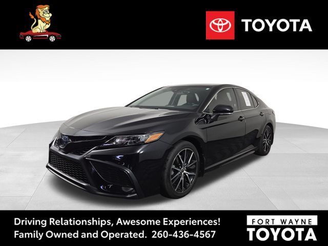 2022 Toyota Camry Hybrid SE