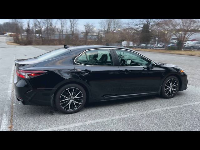 2022 Toyota Camry Hybrid SE