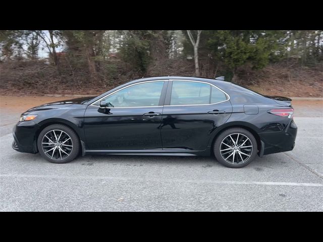 2022 Toyota Camry Hybrid SE