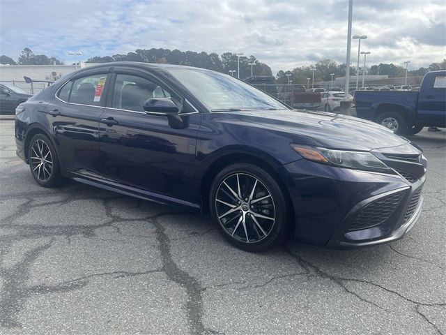 2022 Toyota Camry Hybrid SE