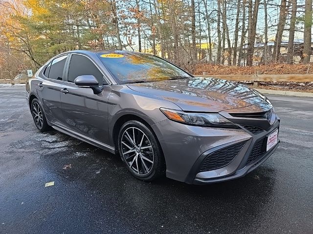 2022 Toyota Camry Hybrid SE