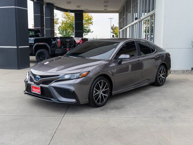 2022 Toyota Camry Hybrid SE