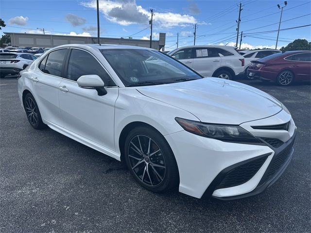 2022 Toyota Camry Hybrid SE