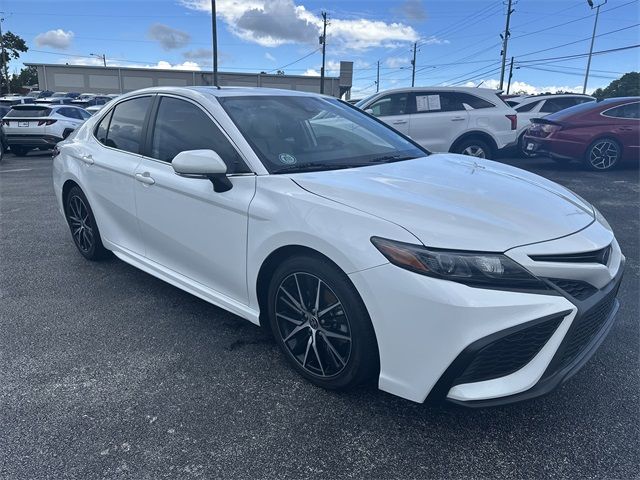 2022 Toyota Camry Hybrid SE