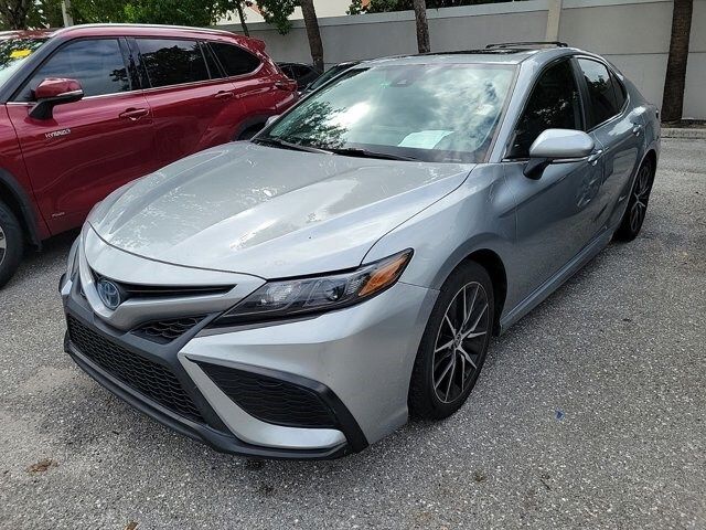 2022 Toyota Camry Hybrid SE