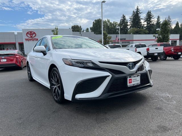 2022 Toyota Camry Hybrid SE