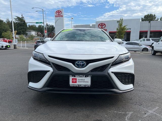 2022 Toyota Camry Hybrid SE