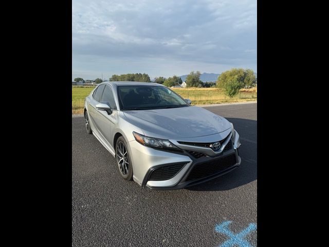 2022 Toyota Camry Hybrid SE