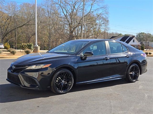 2022 Toyota Camry Hybrid SE