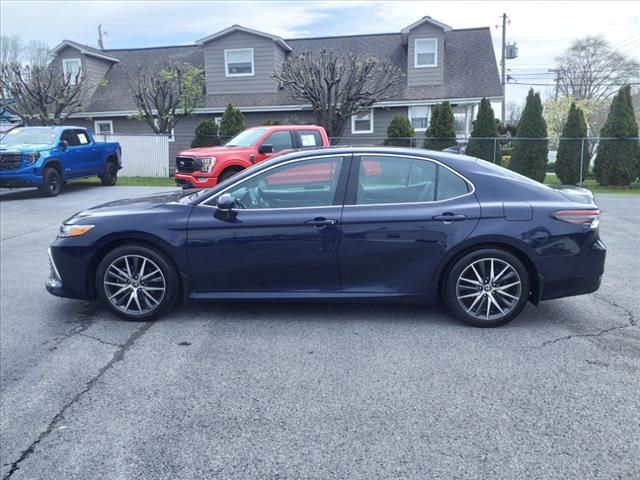 2022 Toyota Camry Hybrid XLE