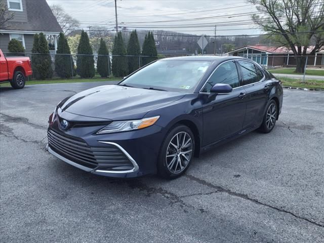 2022 Toyota Camry Hybrid XLE