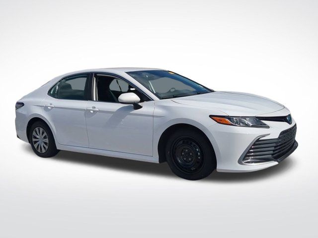 2022 Toyota Camry Hybrid LE